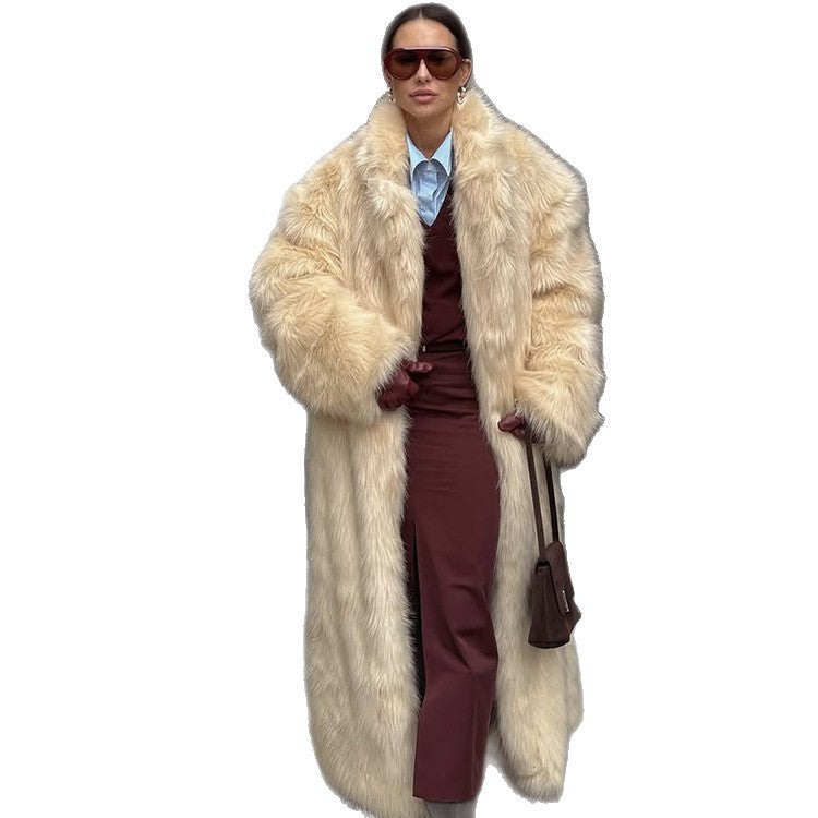 Damen Extravaganter Longcoat aus Hochflor-Kunstpelz mit voluminösem Schalkragen und taillierter Silhouette Nord Taschen