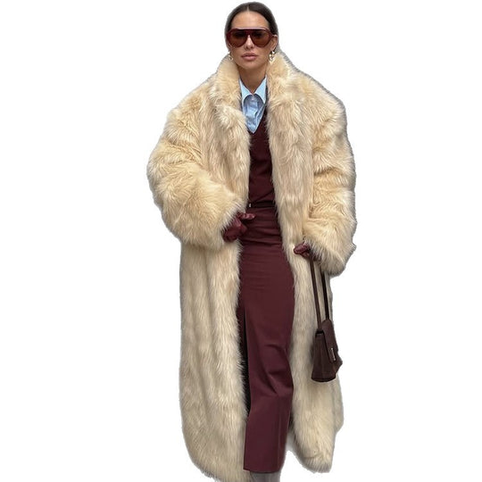 Damen Extravaganter Longcoat aus Hochflor-Kunstpelz mit voluminösem Schalkragen und taillierter Silhouette Nord Taschen