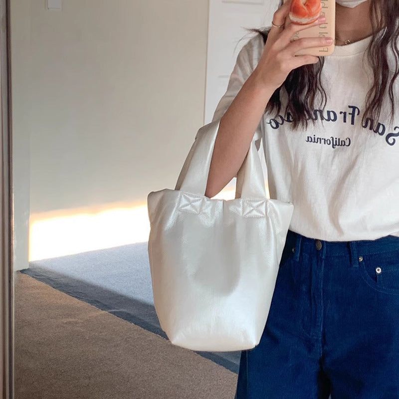 Damen Handtasche aus geschmeidigem Kunstleder mit einzigartigem Faltendesign Nord Taschen