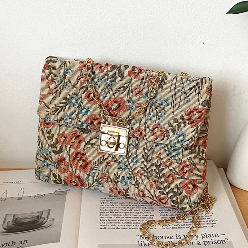 Damen Clutch-Tasche mit floralem Stoffdesign und goldener Kettenverzierung Nord Taschen