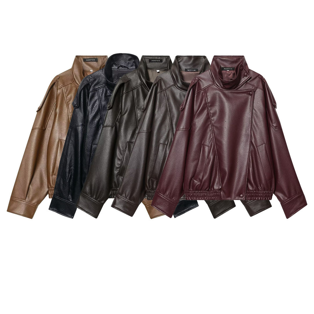 Damen Kurz geschnittene Kunstleder-Fliegerjacke mit hohem Stehkragen und Schulterriegeln Nord Taschen