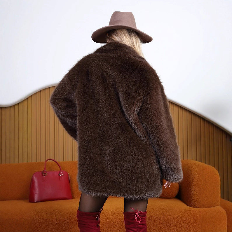 Damen Kurzmantel aus dichtem Hochflor mit Leder‑Bindegürtel und weitem Schalkragen Nord Taschen