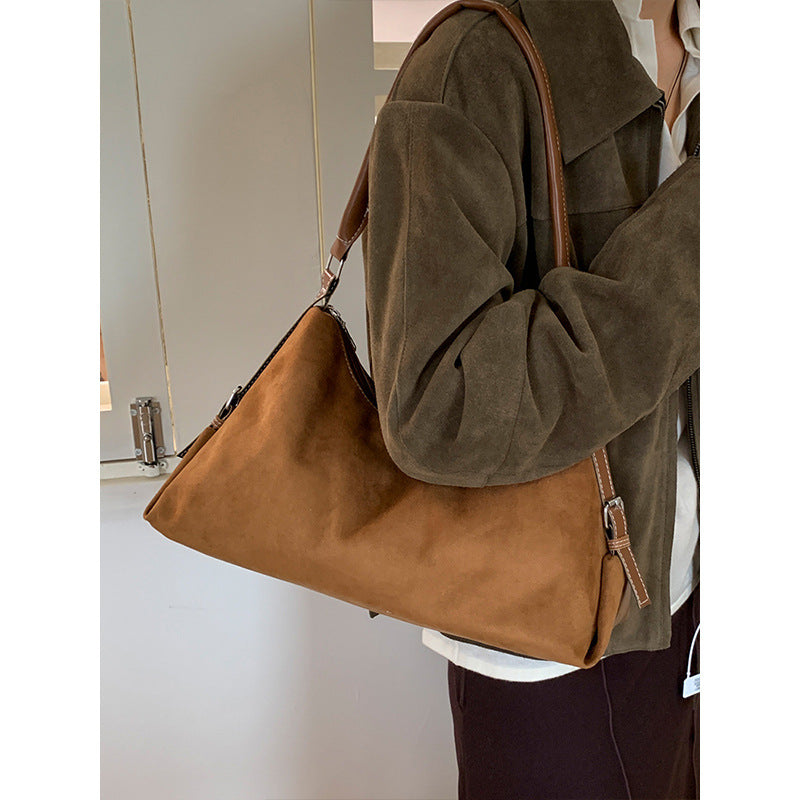 Damen modische Schultertasche aus weichem Veloursleder Nord Taschen