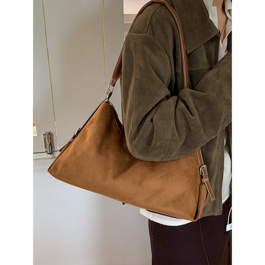 Damen modische Schultertasche aus weichem Veloursleder Nord Taschen