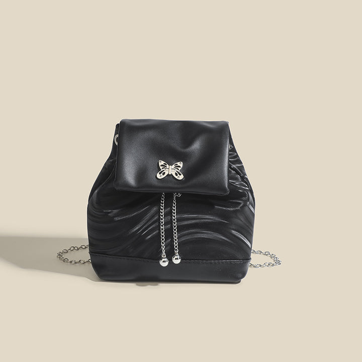 Damen Rucksackhandtasche mit verspieltem Schmetterlingsverschluss und eleganter Oberflächenstruktur Nord Taschen