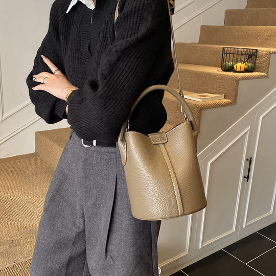 Damen Hobo-Tasche aus hochwertigem Leder mit praktischem Innenteil Nord Taschen