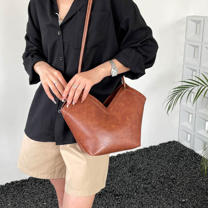 Damen praktische Handtasche mit V-Design Nord Taschen