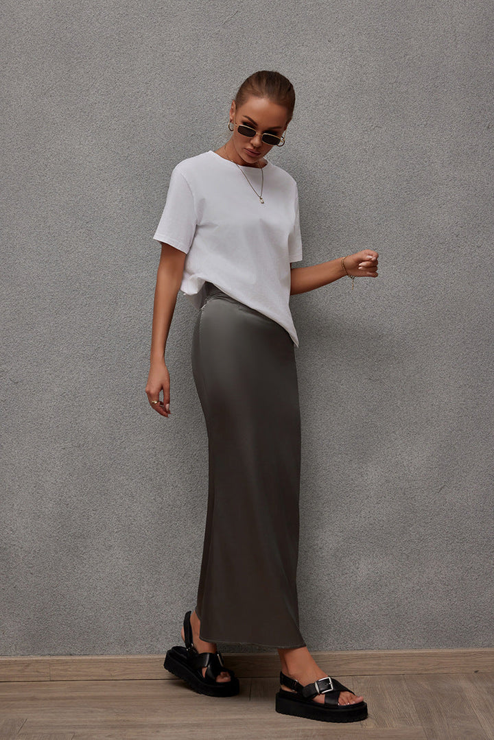 Damen Eleganter Maxirock aus glänzendem Satin mit hohem Schlitz