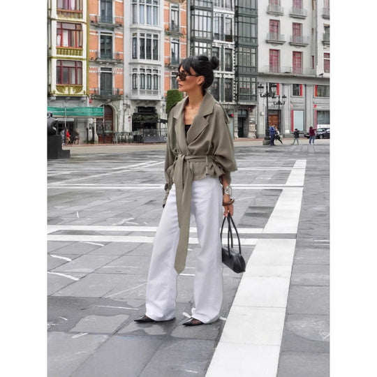 Damen Oversize Trenchjacke im Cropped-Schnitt mit Bindegürtel, überschnittenen Schultern und Ballonärmeln Nord Taschen