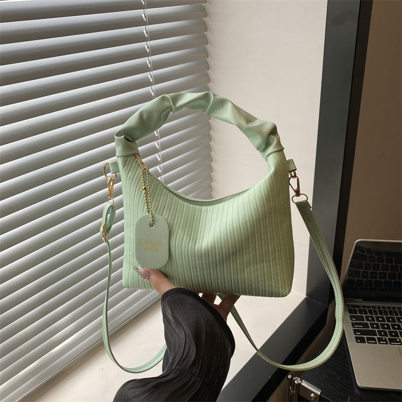 Damen Schultertasche mit strukturiertem Design und weichem Tragegriff Nord Taschen