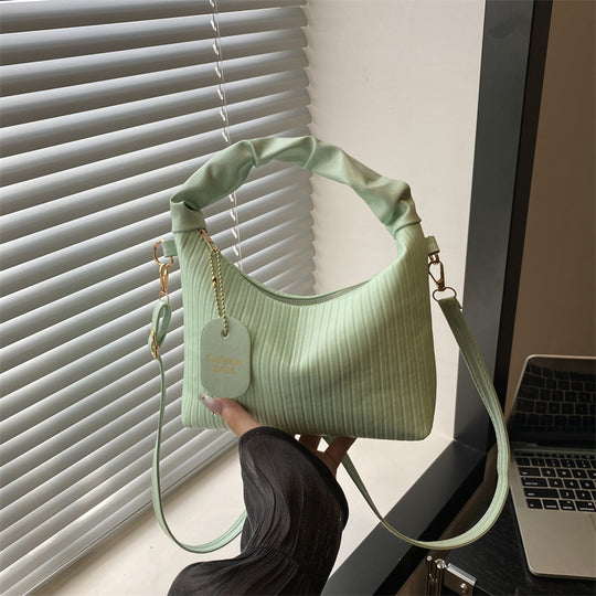 Damen Schultertasche mit strukturiertem Design und weichem Tragegriff Nord Taschen
