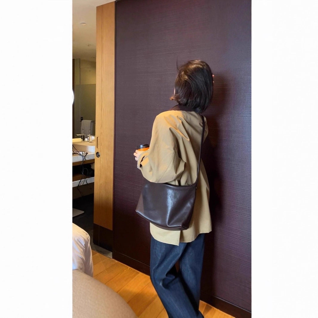 Damen Weite Kurzjacke im Caban-Stil mit Kontrastkragen Nord Taschen