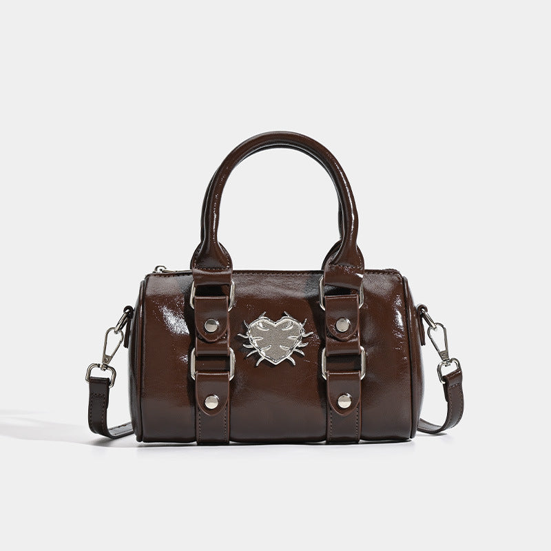 Damen Kunstleder Handtasche mit edler Herzapplikation Nord Taschen