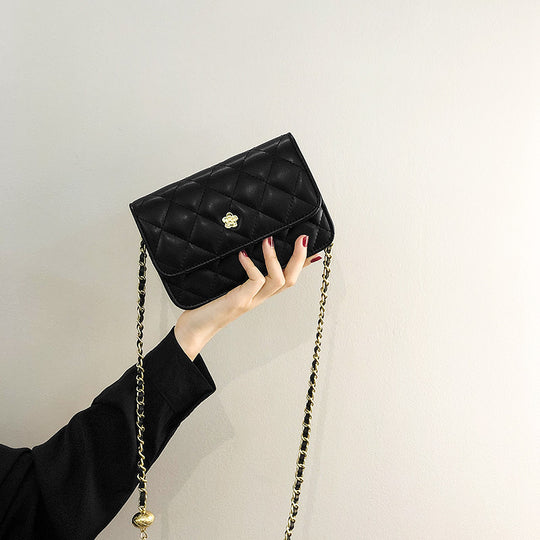 Damen Clutch mit stilvollem Kettenriemen und eleganter Steppung Nord Taschen