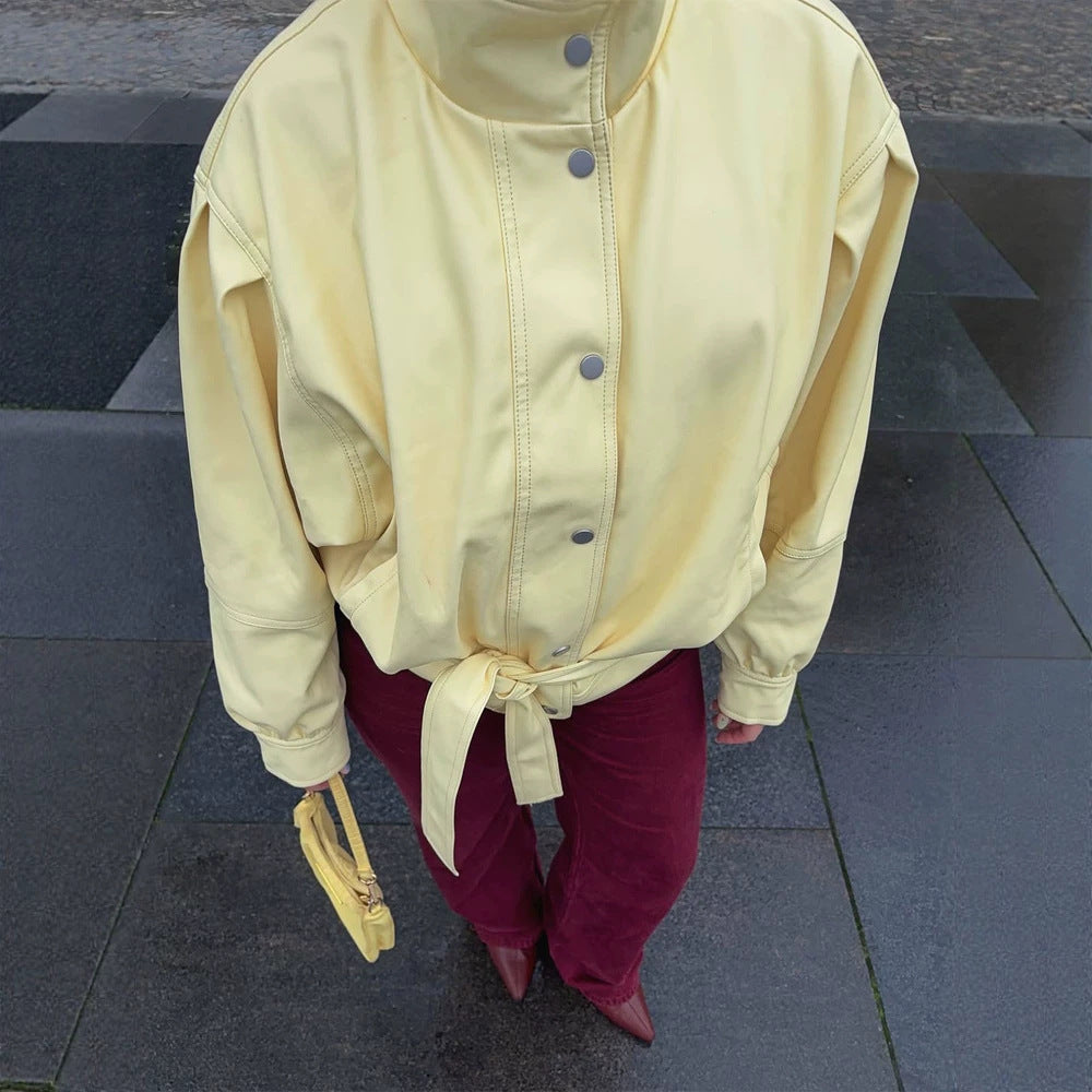 Damen Kurze taillierte Jacke mit Stehkragen, Puffärmeln und Bindegürtel Nord Taschen