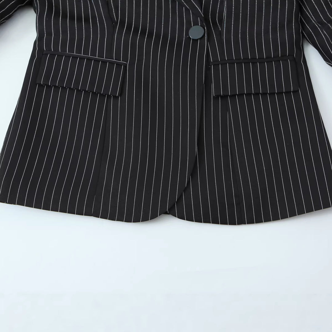 Damen Zweireihiger Oversize-Blazer mit markanten Schulterpolstern und Nadelstreifen Nord Taschen