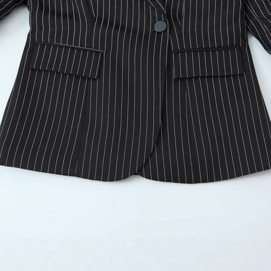 Damen Zweireihiger Oversize-Blazer mit markanten Schulterpolstern und Nadelstreifen Nord Taschen