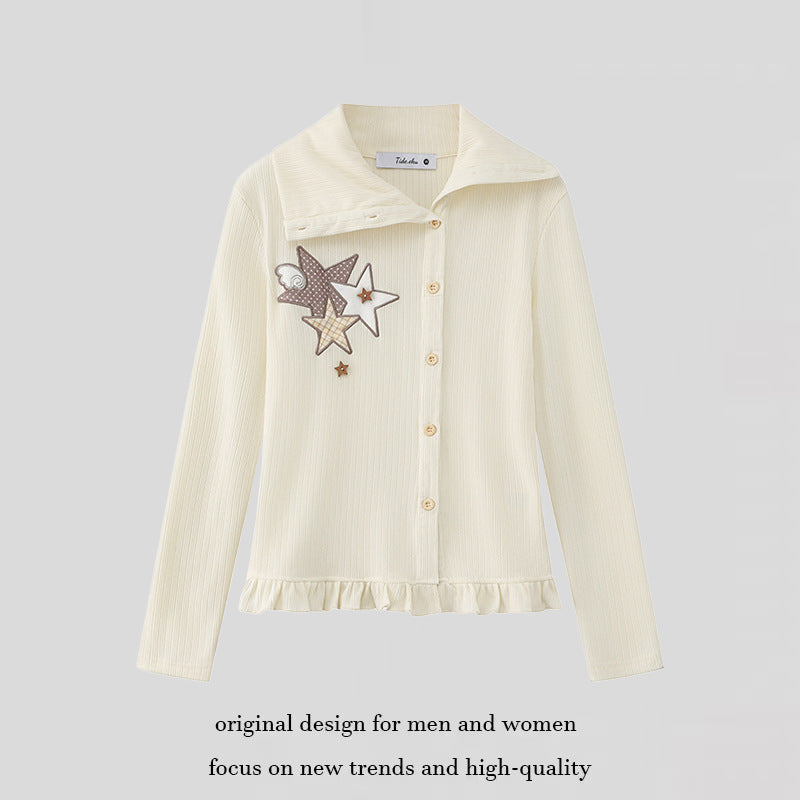 Damen Strickjacke mit Knopfleiste, großem Kragen, Rüschensaum und Stern-Applikationen Nord Taschen