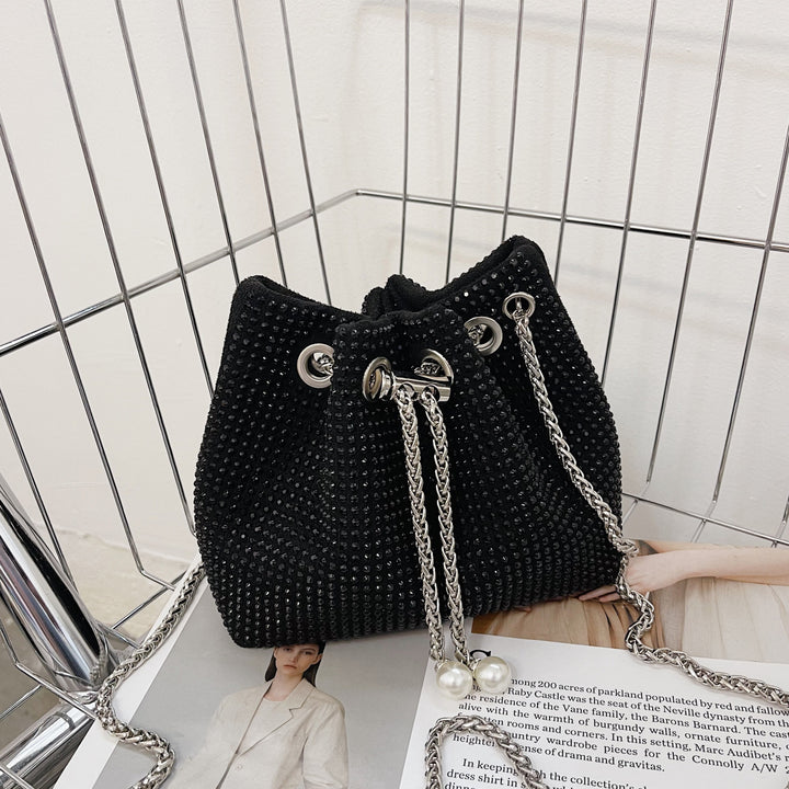 Damen Beuteltasche mit glänzenden Perlenakzenten Nord Taschen