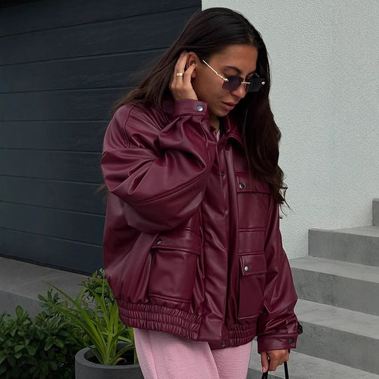 Damen Oversize Kunstlederjacke mit aufgesetzten Druckknopf-Taschen und elastischem Saum Nord Taschen