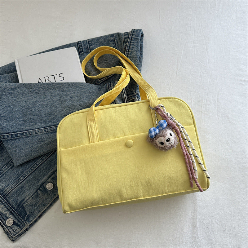 Damen modische Beuteltasche mit praktischem Anhänger Nord Taschen