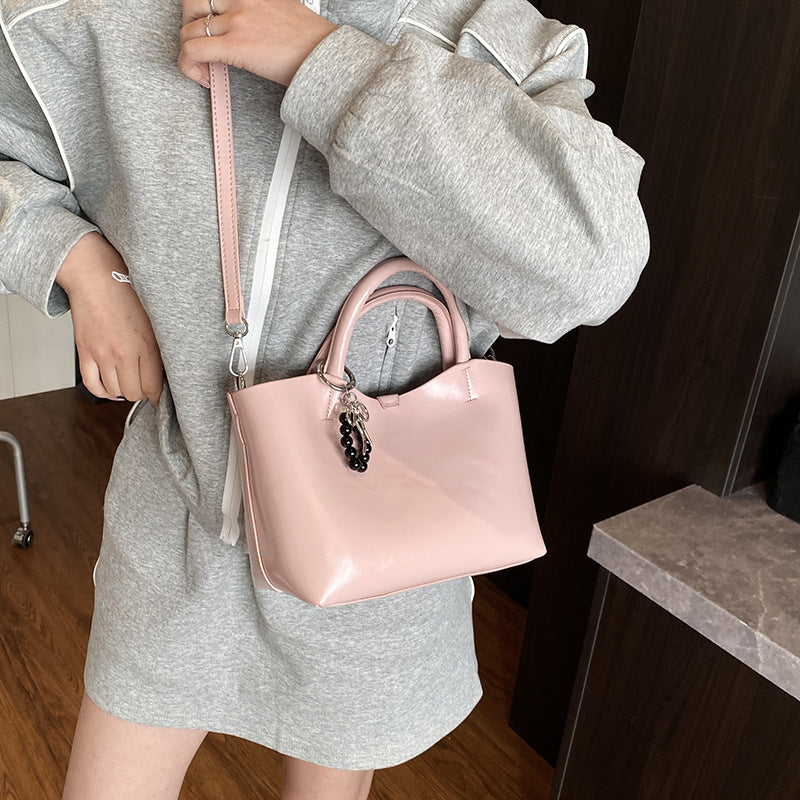 Damen elegante Handtasche mit hochwertiger Lackoberfläche Nord Taschen