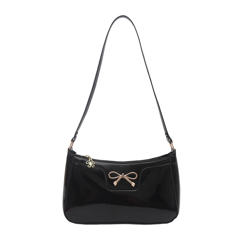 Damen elegante Umhängetasche mit schimmerndem Lackfinish und dekorativem Schleifenakzent Nord Taschen