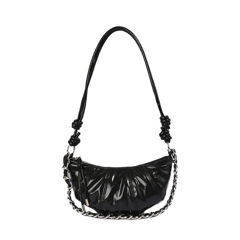 Damen Umhängetasche mit elegantem Kettenverlauf und hochglänzendem Finish Nord Taschen