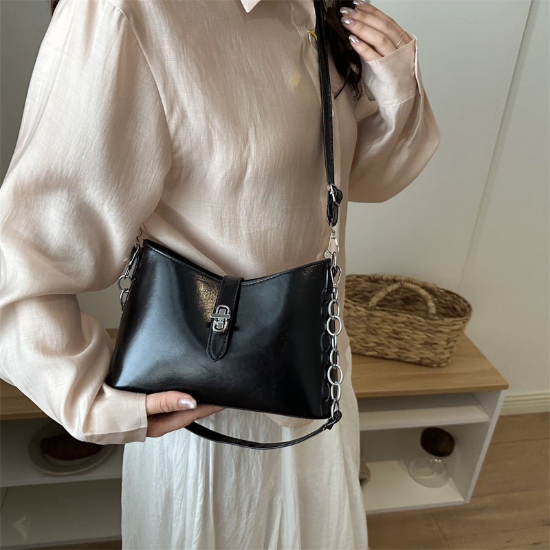 Damen elegante Handtasche mit stilvollem Kettenriemen Nord Taschen