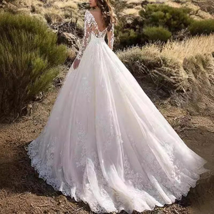 Elegantes Damen Hochzeitskleid mit Spitzenverarbeitung & voluminösem Rock für Hochzeit | Nord Taschen