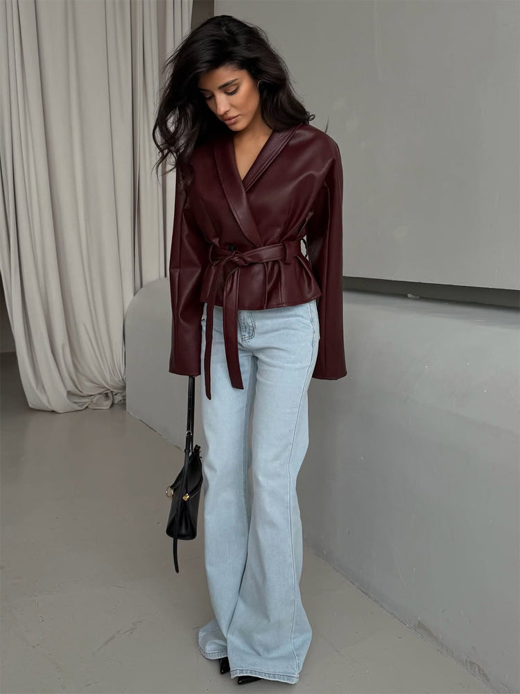 Damen Taillierte Kunstleder-Jacke mit Schößchen, Bindegürtel & Schalkragen Nord Taschen