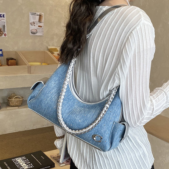 Damen elegante Beuteltasche aus Denim mit dekorativer Kettenverzierung Nord Taschen