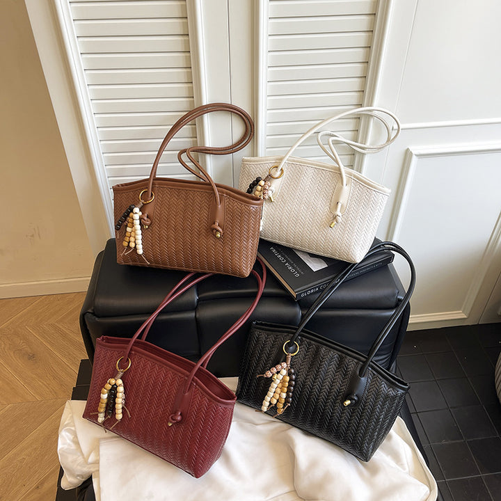 Damen Shopper-Tasche mit strukturiertem Design und verspieltem Anhänger Nord Taschen