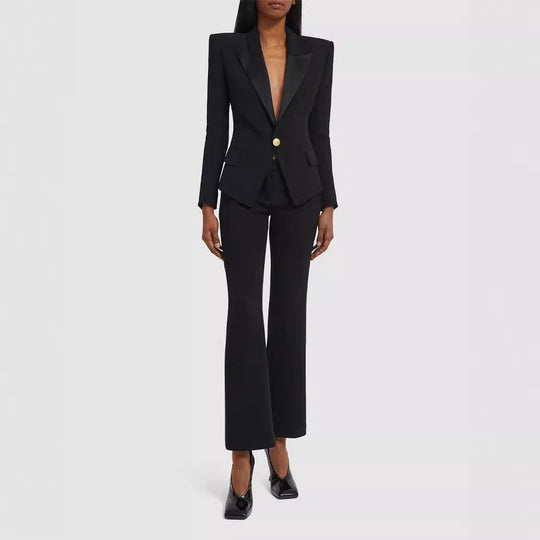 Damen Figurnaher Smokingblazer im Tailoring mit betonter Schulter und goldener Zierknopfleiste Nord Taschen