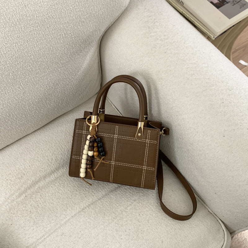 Damen Mini-Handtasche mit eleganter Struktur und goldenen Akzenten Nord Taschen