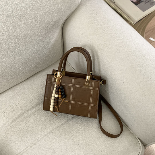 Damen Mini-Handtasche mit eleganter Struktur und goldenen Akzenten Nord Taschen