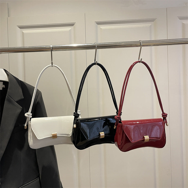 Damen elegante Umhängetasche mit stilvollem Klappverschluss Nord Taschen
