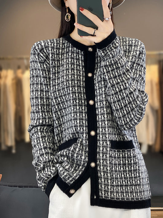 Damen Strickcardigan im Bouclé‑Gittermuster mit Rundhals, Schmuckknopfleiste und aufgesetzten Taschen Nord Taschen