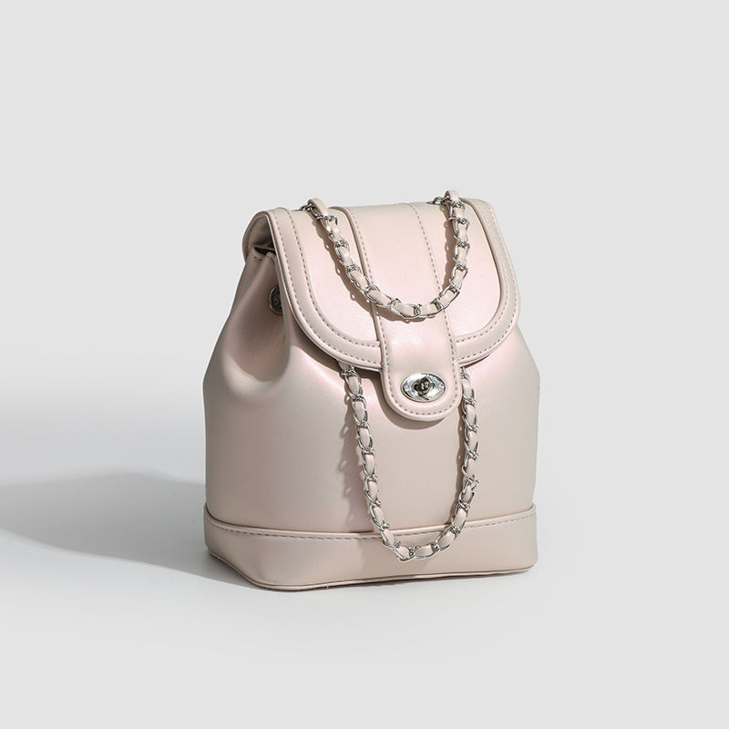 Damen Umhängetasche mit elegantem Kettenhenkel und stilvollem Faltendesign Nord Taschen