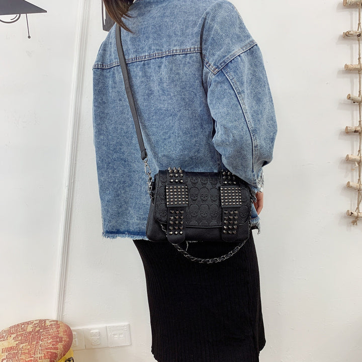 Damen Hobo-Tasche mit modischen Nieten und einzigartigem Totenkopf-Design Nord Taschen