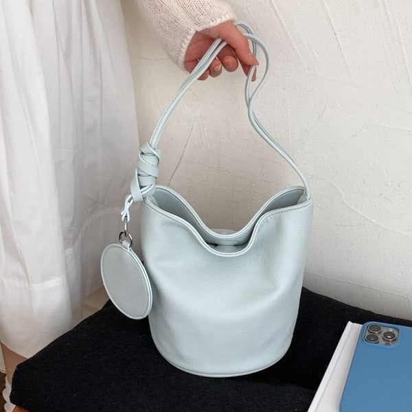 Damen Hobo-Tasche aus strukturiertem Kunstleder mit verspieltem Anhänger Nord Taschen