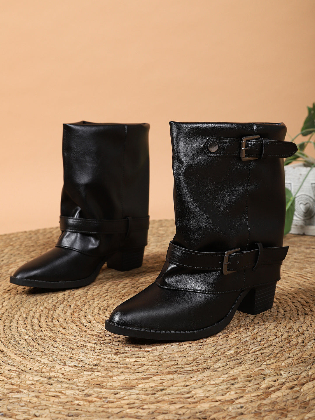 Damen halbhohe Stiefel mit dekorativen Schnallenriemen und Blockabsatz Nord Taschen