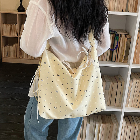 Damen Hobo-Tasche mit trendigem Punktedesign und geflochtenem Schulterriemen Nord Taschen