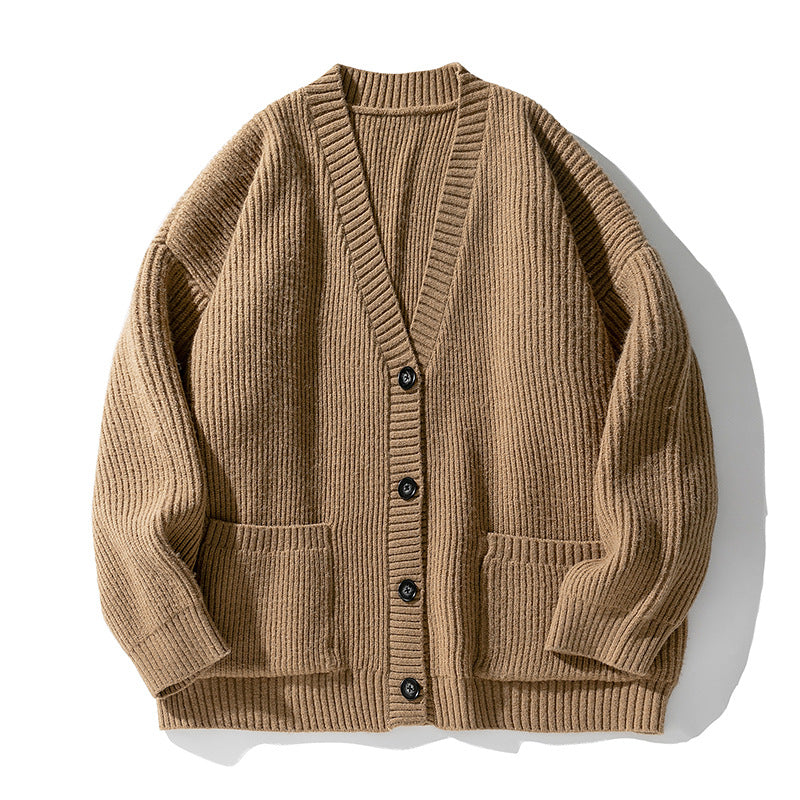 Unisex Grobgestrickter Relaxed-Cardigan mit tiefem V‑Ausschnitt, Kastenform und aufgesetzten Taschen Nord Taschen