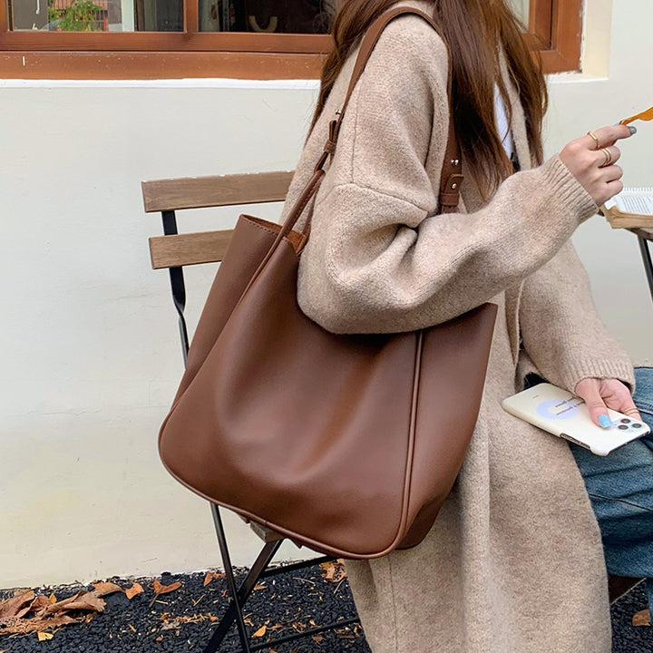Damen Hobo-Tasche aus hochwertigem Kunstleder mit verstellbarem Schulterriemen Nord Taschen