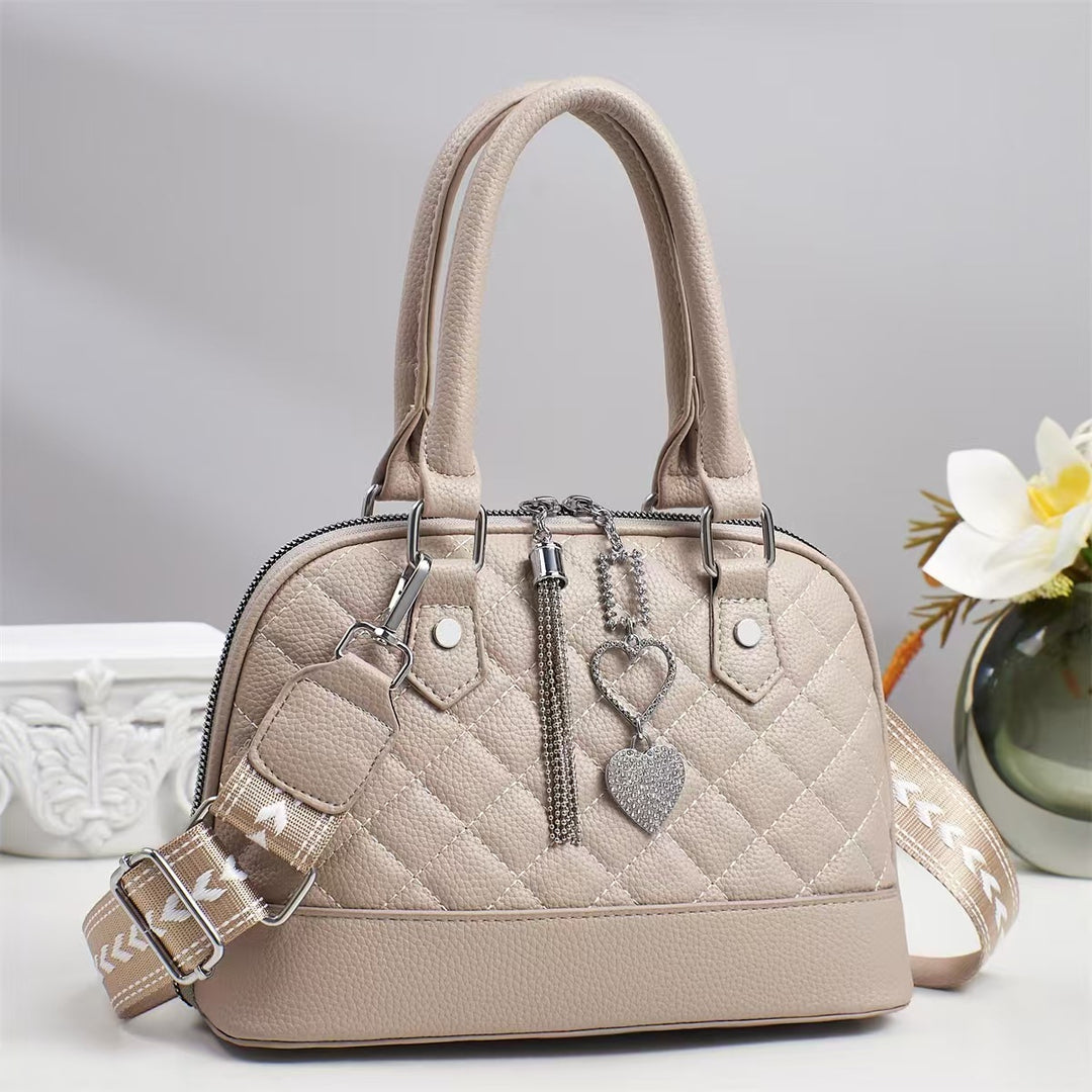Damen elegante Handtasche mit elegantem Karomuster und modischen Anhängern Nord Taschen