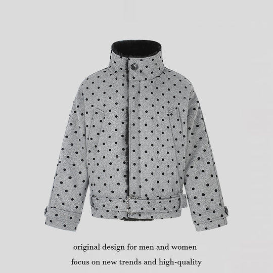 Damen Kurz geschnittene gesteppte Jacke mit Stehkragen und Taillenriemen Nord Taschen