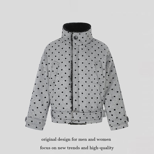 Damen Kurz geschnittene gesteppte Jacke mit Stehkragen und Taillenriemen Nord Taschen