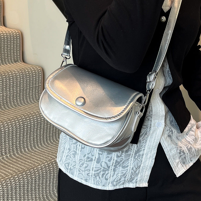 Damen Umhängetasche mit eleganter Klappöffnung und verstellbarem Schultergurt Nord Taschen