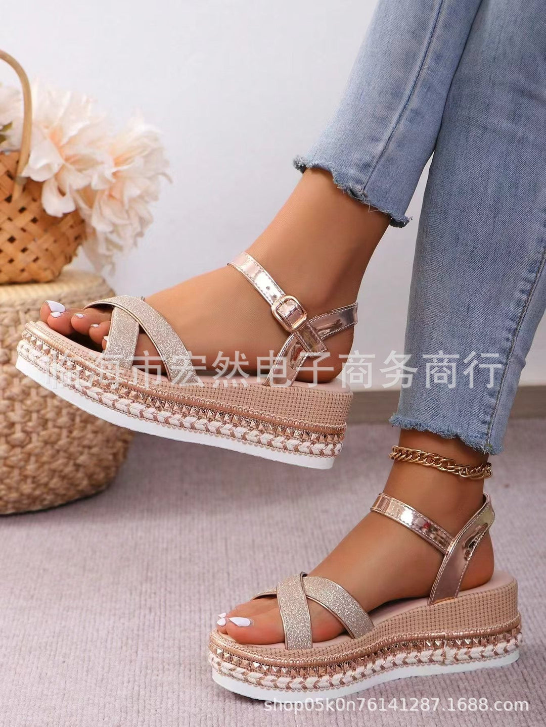 Damen Riemensandalen mit modischer Schmuckverzierung und Plateau-Rand
